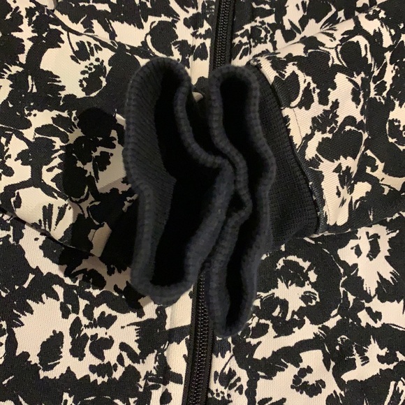 🌟HP🌟VEUC Lululemon Cozy Cuddle Up Jacket Fleur Sombre White & Black - size 8 - Picture 6 of 17